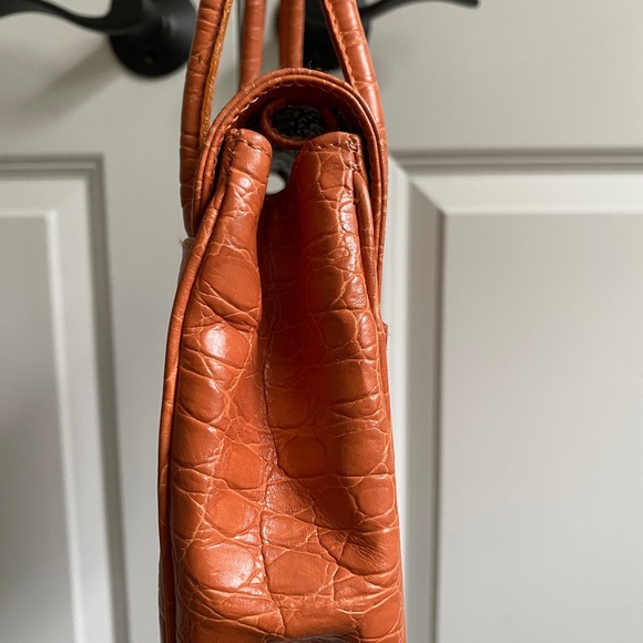 Ferragamo Vara handbag. - Picture 4 of 10